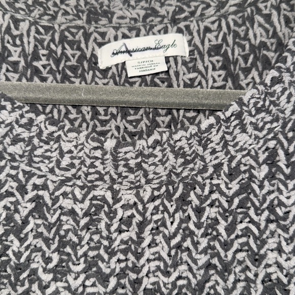 American eagle grey sweater small 

Euc - Picture 2 of 5